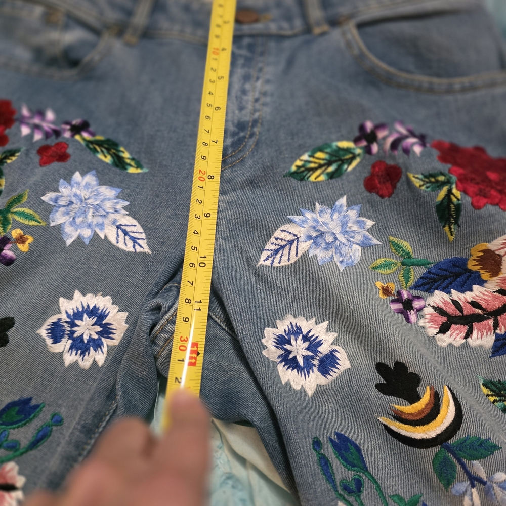 Alice + Olivia Light Blue Denim Skinny Jeans with Blue Floral Embroidery - Picture 9 of 9